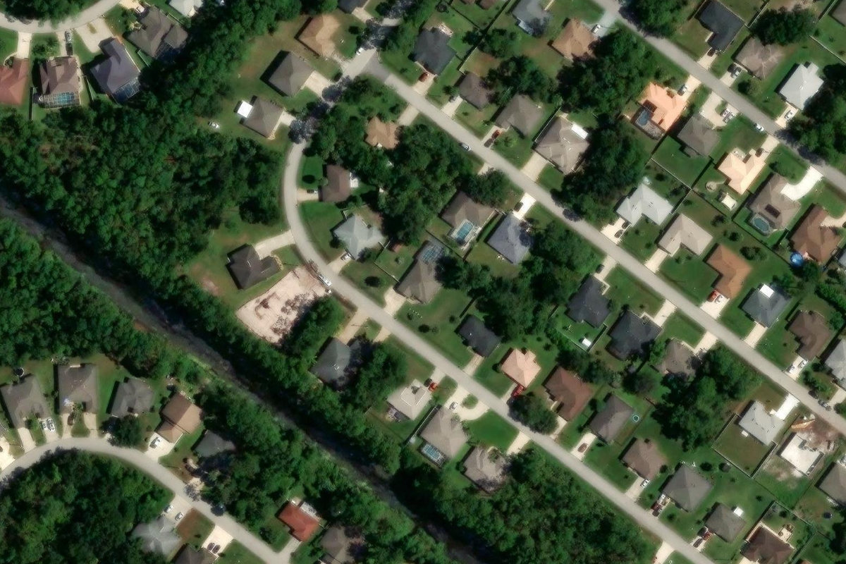 Flat satellite photo of a vacant lot